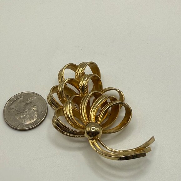 Goldtone Pin/Brooch - Picture 3 of 3
